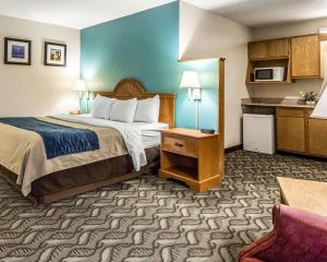 a hotel room with a bed and a kitchen at Quality Inn Circleville in Circleville