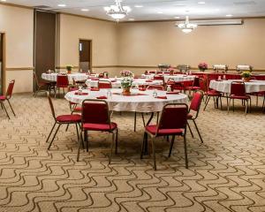 The business area and/or conference room at Quality Inn