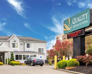 a car parked in front of a inn and suites at Quality Inn & Suites North-Polaris in Worthington