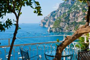 a view of the amalfi coast from a balcony at Hotel Marincanto in Positano