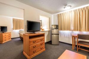 Gallery image of Econo Lodge Inn & Suites in Clinton