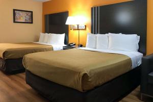 Postel nebo postele na pokoji v ubytování Econo Lodge