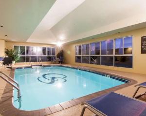 a large swimming pool in a hotel room at Comfort Suites Central-I-44 in Tulsa