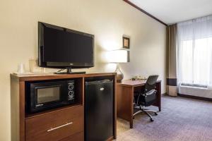 TV i/ili multimedijalni sistem u objektu Comfort Inn & Suites Ardmore