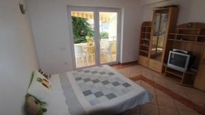 Postel nebo postele na pokoji v ubytování Apartment Malinska, Krk 15