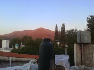 Una imagen general de la montaña o una montaña tomada desde la casa de vacaciones