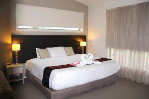 Postel nebo postele na pokoji v ubytování Quality Hotel Point Cook