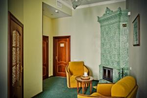 Posezení v ubytování Shelfort Hotel