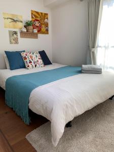 a bedroom with two beds and a window at Spring Apartment Shinjuku in Tokyo