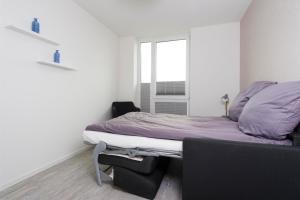 a small bedroom with a bed and a window at Küstenküche in Olpenitz