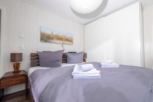 Ein Bett oder Betten in einem Zimmer der Unterkunft Schwimmendes Haus Marina Rainbow