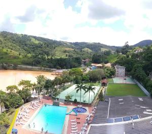 Výhľad na bazén v ubytovaní Flat Cavalinho Branco - 50J alebo v jeho blízkosti