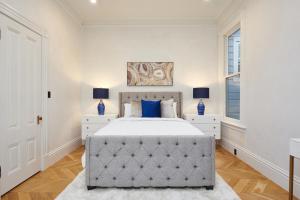 Un pat sau paturi într-o cameră la Roseview House