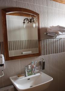 Koupelna v ubytování Hera Hotel + 37 fotografií