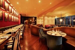 Um restaurante ou outro lugar para comer em Megapolis Hotel Panama