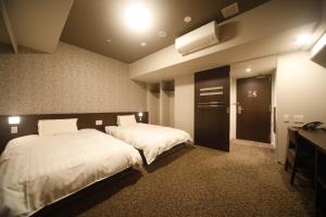 Postel nebo postele na pokoji v ubytování Dormy Inn Premium Osaka Kitahama