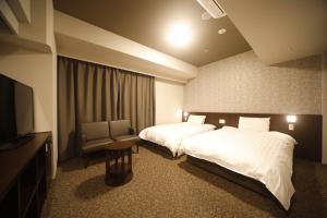 Postel nebo postele na pokoji v ubytování Dormy Inn Premium Osaka Kitahama