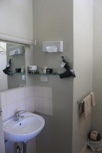 Aromet Motor Inn tesisinde bir banyo