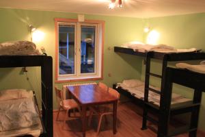 Voodi või voodid majutusasutuse Abisko net Hostel & Huskies toas