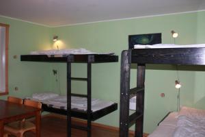 Narivoodi või narivoodid majutusasutuse Abisko net Hostel & Huskies toas
