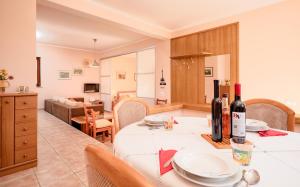 Køkken eller tekøkken på Apartment Mirjana - EV friendly