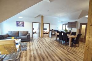 "U Čápa" Krásný apartmán v Sedleci休息區