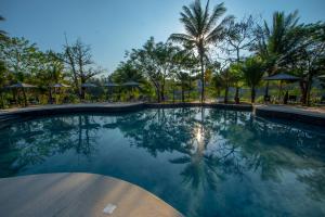 Le Bel Air Resort Luang Prabang tesisinde veya buraya yakın yüzme havuzu