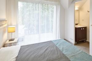 Кровать или кровати в номере Résidence Vacances Bleues Les Jardins d'Arvor