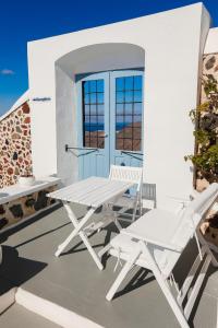A balcony or terrace at Ilioperato Hotel