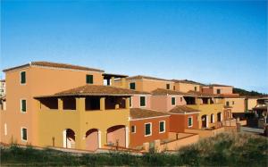a row of houses in a row at Appartamenti Le Ginestre e Gli Oleandri in Cala Liberotto