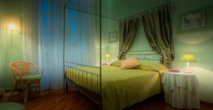 Postel nebo postele na pokoji v ubytování Hotel Torre Guelfa Palazzo Acciaiuoli
