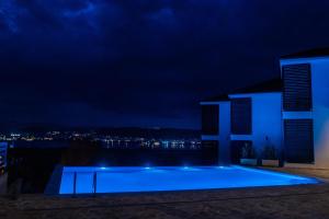 Bazén v ubytovaní La Suite Boutique Hotel & Spa alebo v jeho blízkosti
