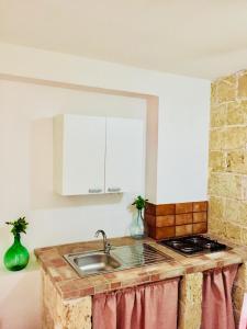 A kitchen or kitchenette at Salento Appartamenti Még 37 kép