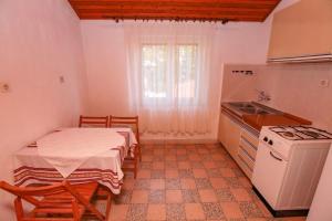 Kuchyň nebo kuchyňský kout v ubytování Villa Pinus