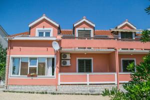 Budova, v ktorej sa apartmán nachádza