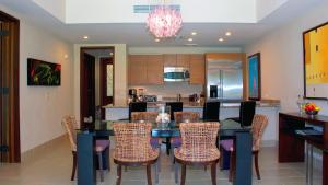 a dining room and kitchen with a table and chairs at Villa Athena in Rio Grande