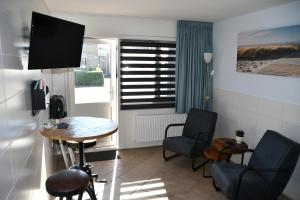 TV a/nebo společenská místnost v ubytování B&B Waddenzeetexel
