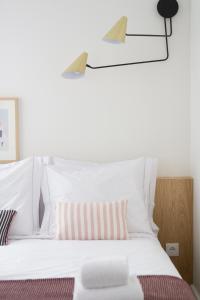 a bedroom with a bed with white sheets and pillows at Oporto Sweet Home I in Porto