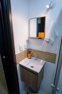 a bathroom with a sink and a mirror at Meu lugar na Cidade Baixa in Porto Alegre +24 photos