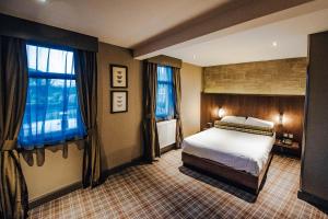 Postel nebo postele na pokoji v ubytování Lynnhurst Hotel