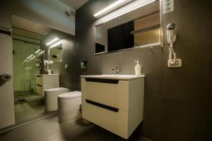 A bathroom at Rodizio Hill Resort