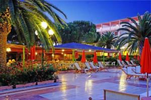 Bazén v ubytování Hotel Oasis nebo v jeho okolí