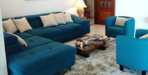a living room with a blue couch and two blue chairs at Quinta Nova Vale Del Rey in Carvoeiro