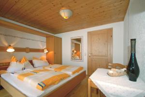 Postel nebo postele na pokoji v ubytování Frühstücks- & Apartmenthaus Maislau