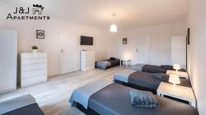 Televízia a/alebo spoločenská miestnosť v ubytovaní J&J Apartments Łazienna 30 - 12