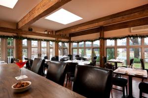 Restaurace v ubytování Auberge West Brome