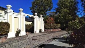 Ein Garten an der Unterkunft Ferienwohnung Schlossblick Altenburg