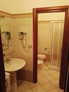 a bathroom with a toilet and a sink and a shower at Mr Jackpot2 in Canelli
