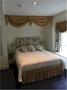 a bedroom with a large bed with pillows on it at Bath Place Hotel in Oxford