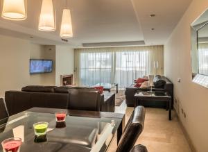 Televízia a/alebo spoločenská miestnosť v ubytovaní Apt 321 Heaven Beach Apartments Guadalmansa Playa